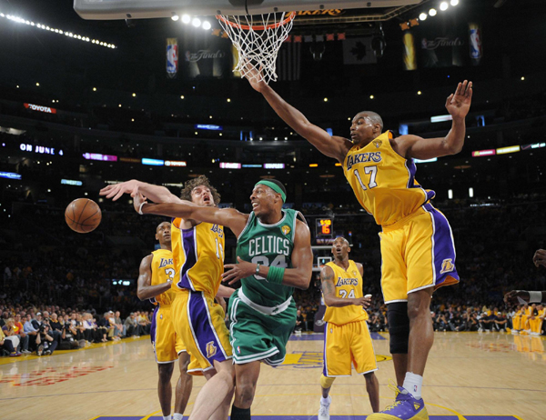 在防守端 在防守端