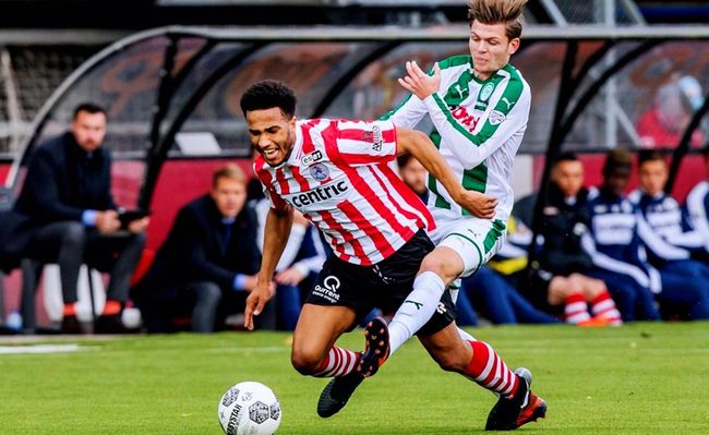 居队内首位 居队内首位