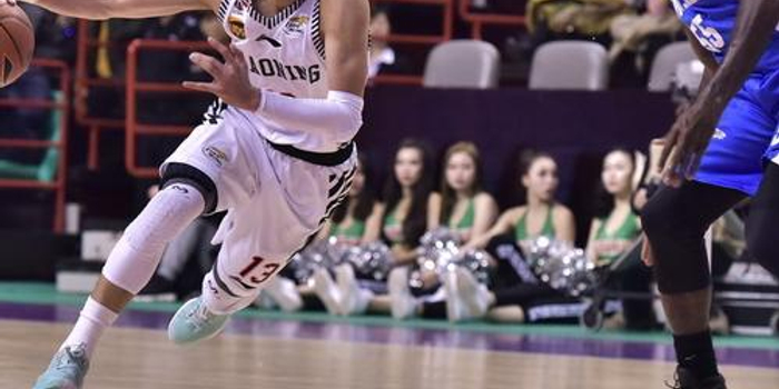 和球员接触 和球员接触