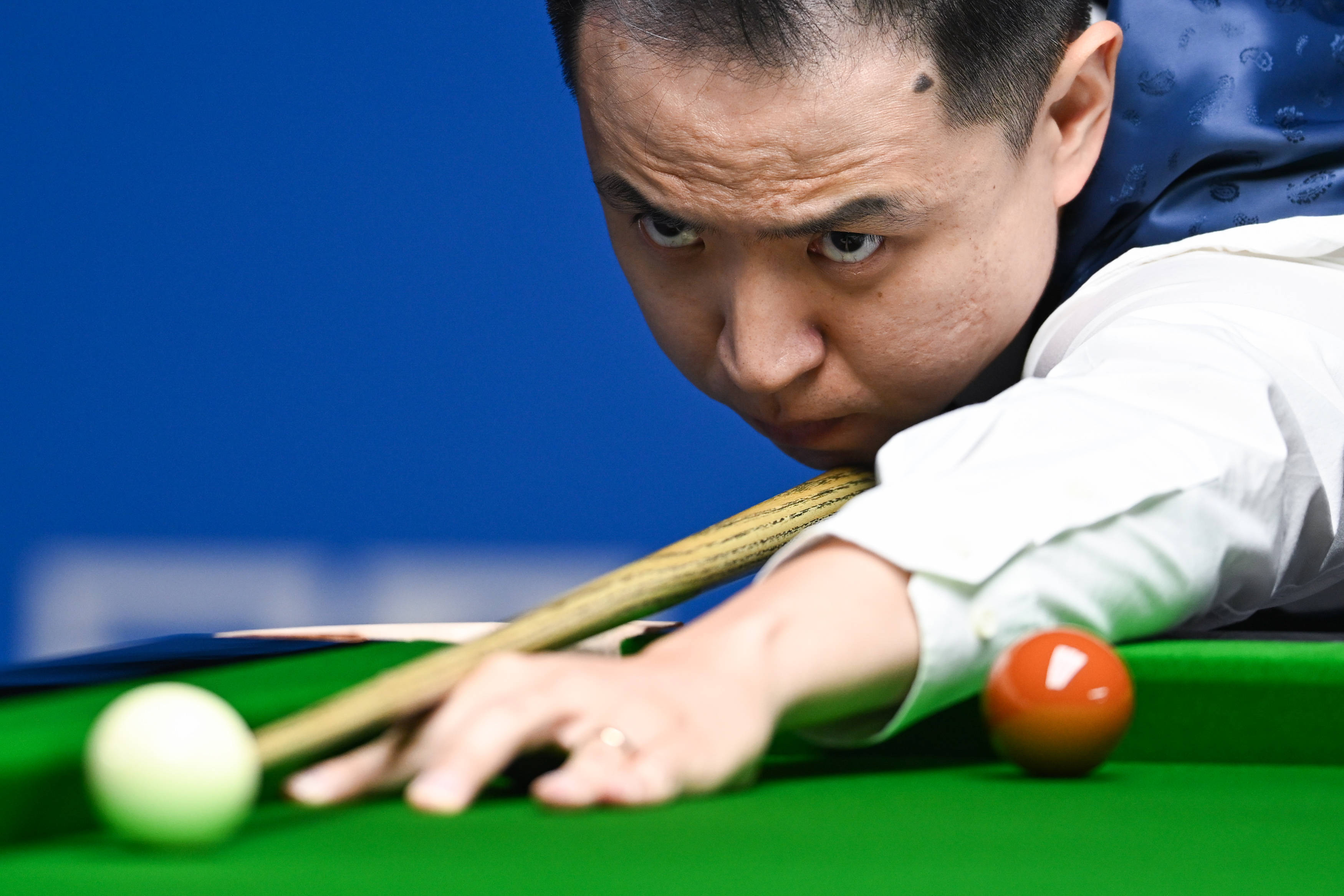 由一名替补 由一名替补